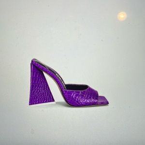 The Attico Devon 115 Mule. Only worn once. Size 39. Neon Violet. 4.5in heel.